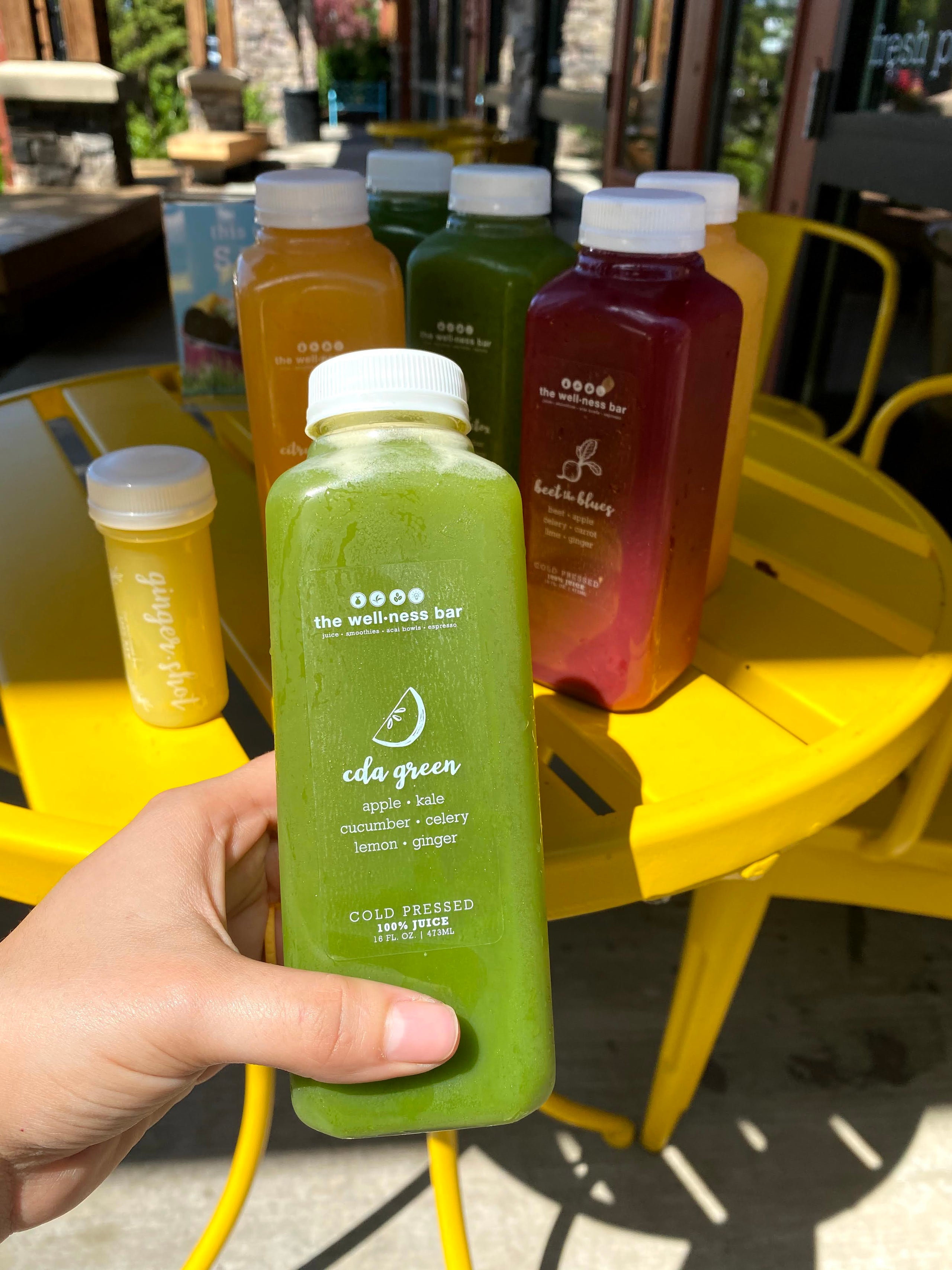 Cold press juice outlet bar